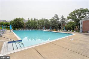 CROMWELL FOUNTAIN - Residential