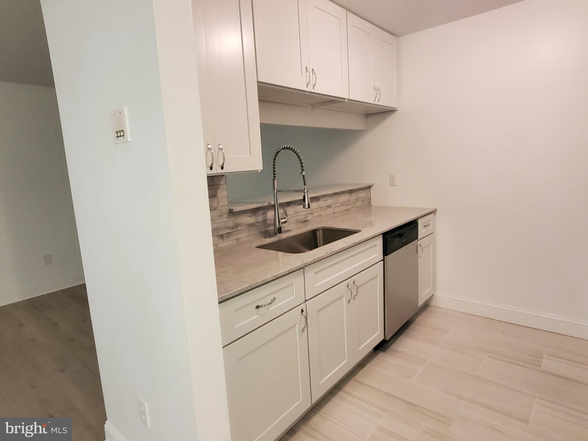 CROMWELL FOUNTAIN - Residential