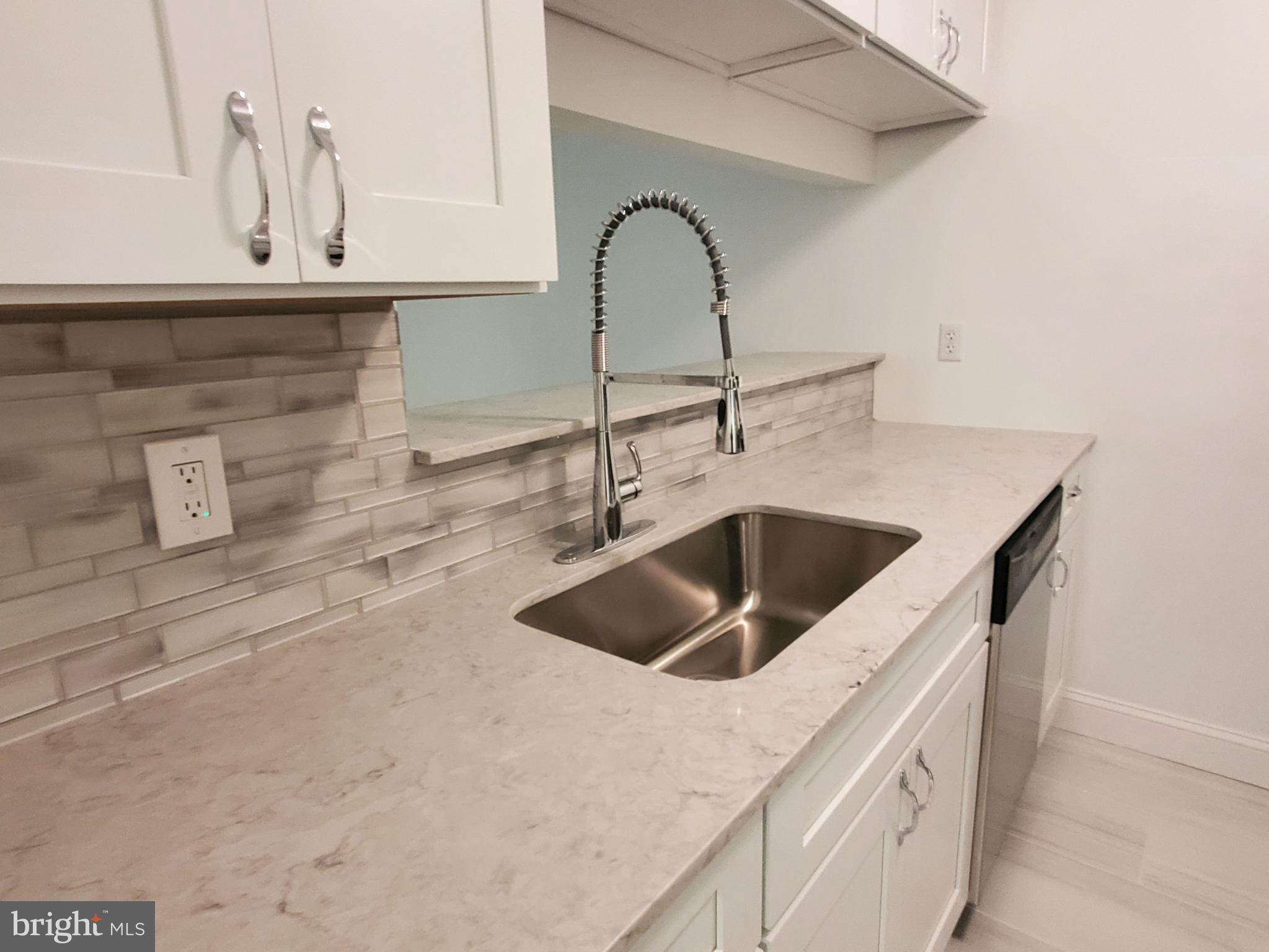 CROMWELL FOUNTAIN - Residential