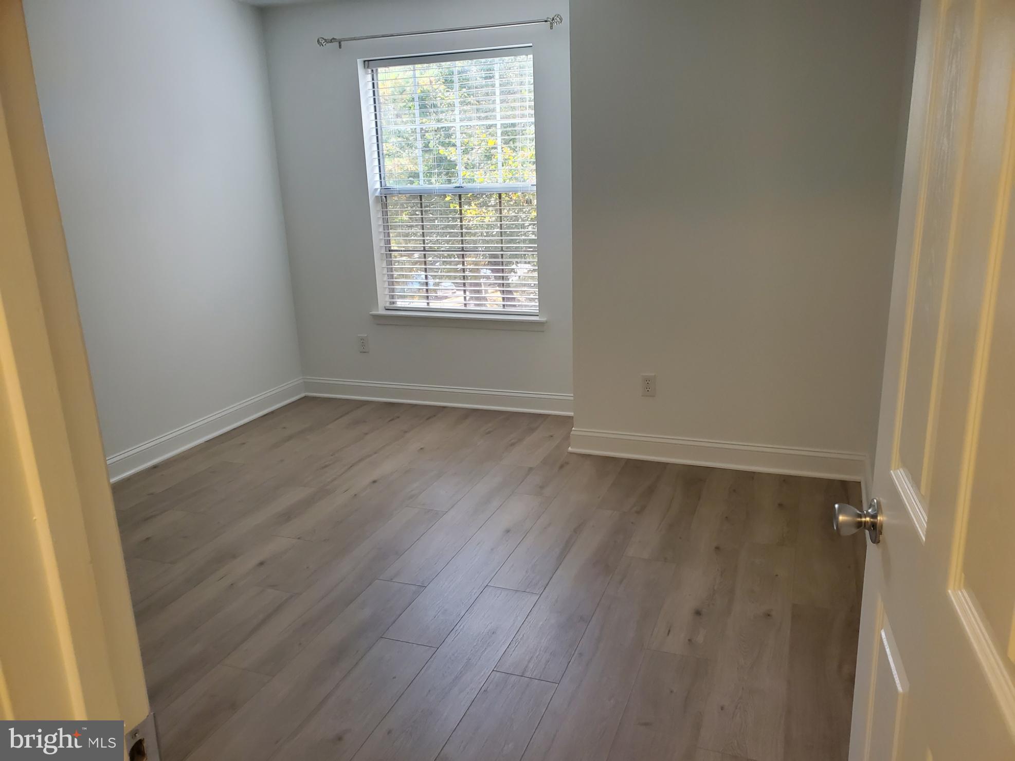 CROMWELL FOUNTAIN - Residential