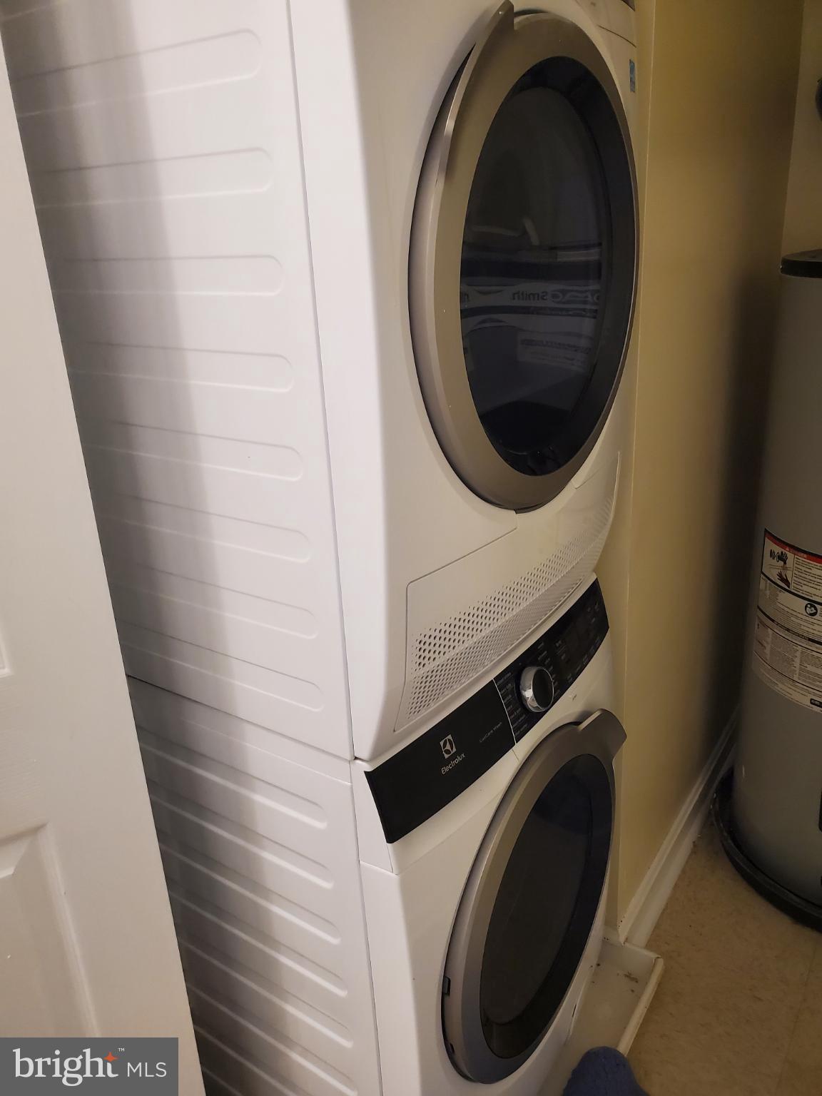 CROMWELL FOUNTAIN - Residential