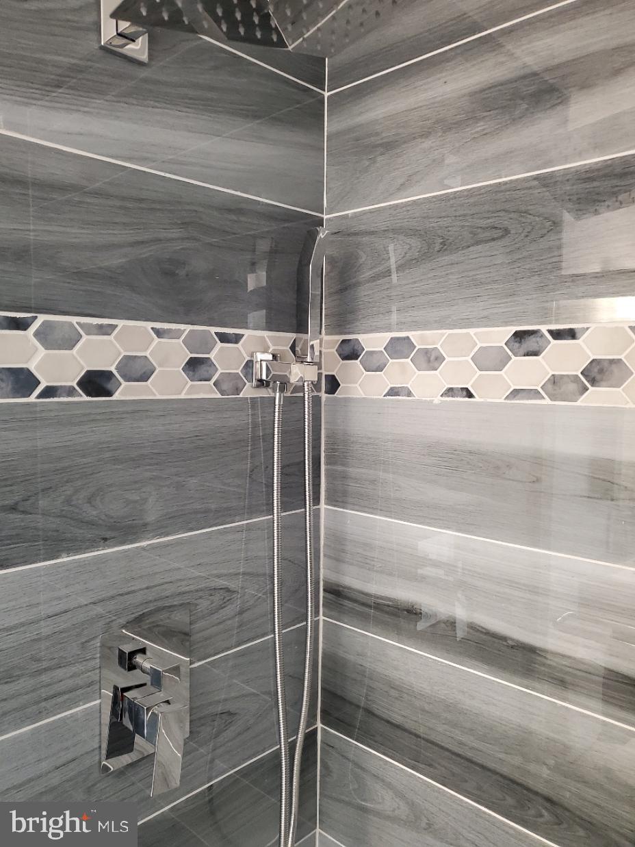 CROMWELL FOUNTAIN - Residential