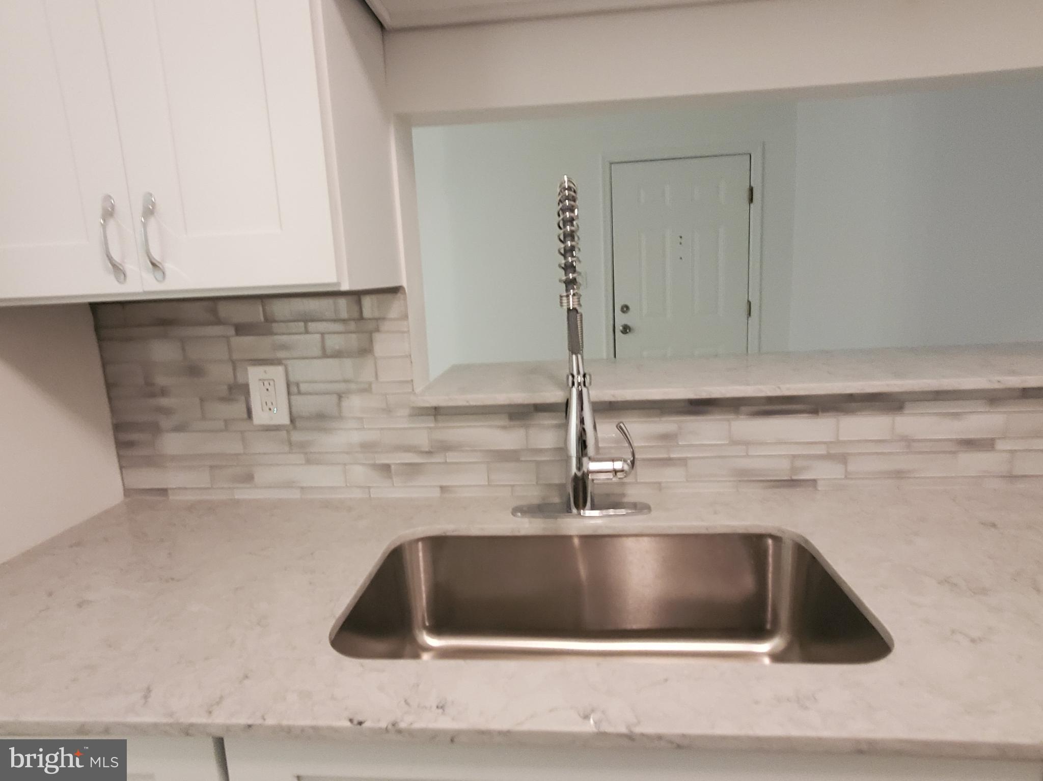 CROMWELL FOUNTAIN - Residential