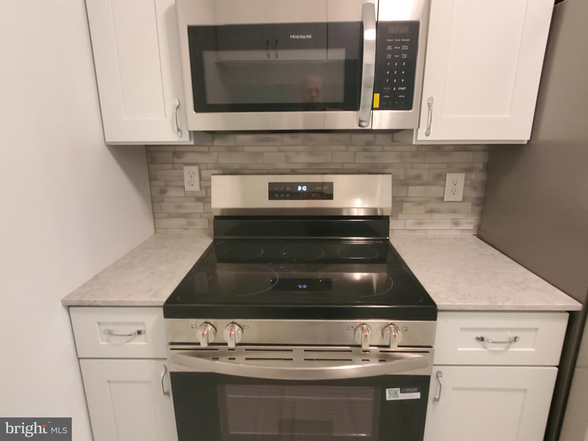 CROMWELL FOUNTAIN - Residential