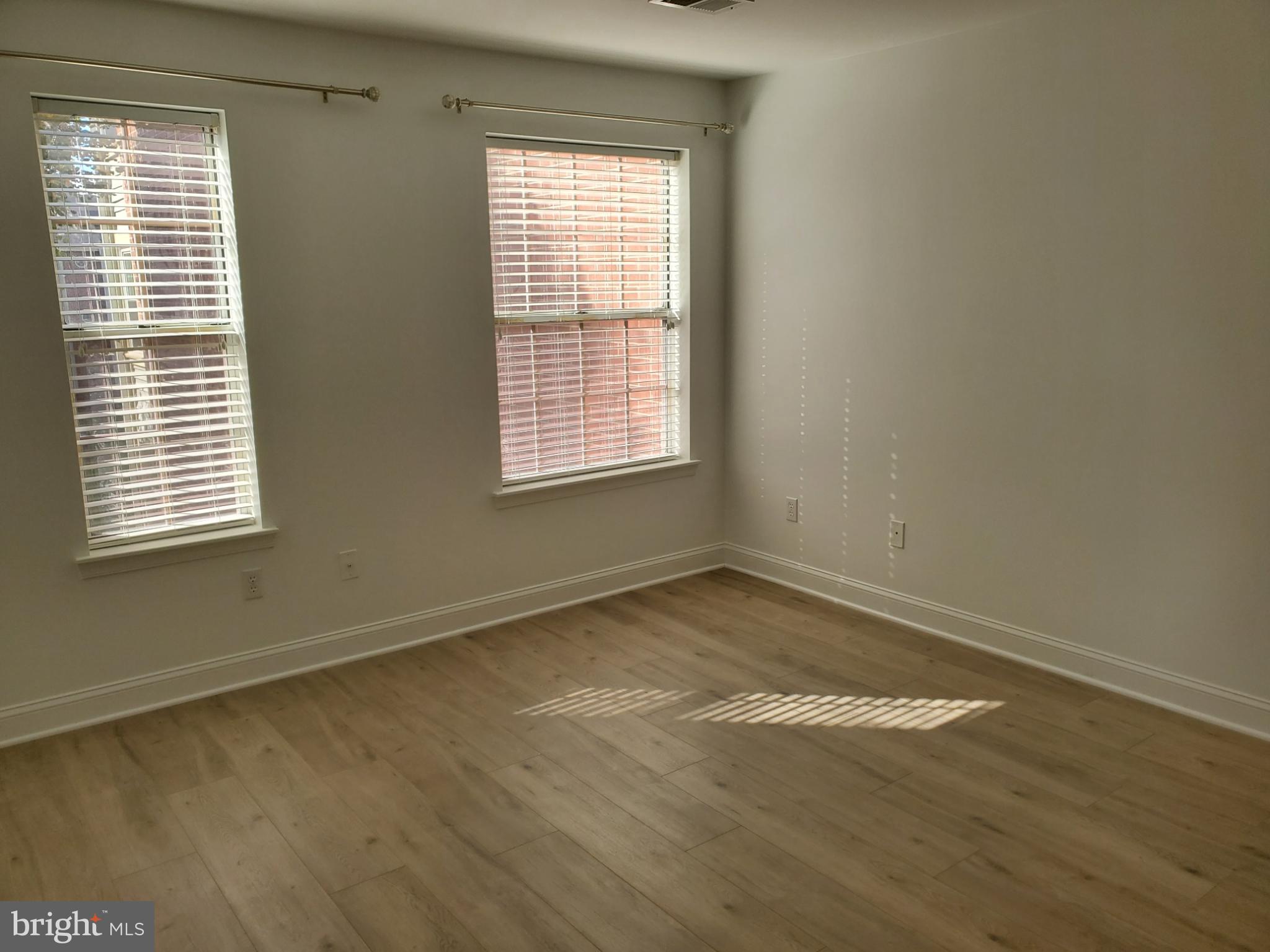 CROMWELL FOUNTAIN - Residential