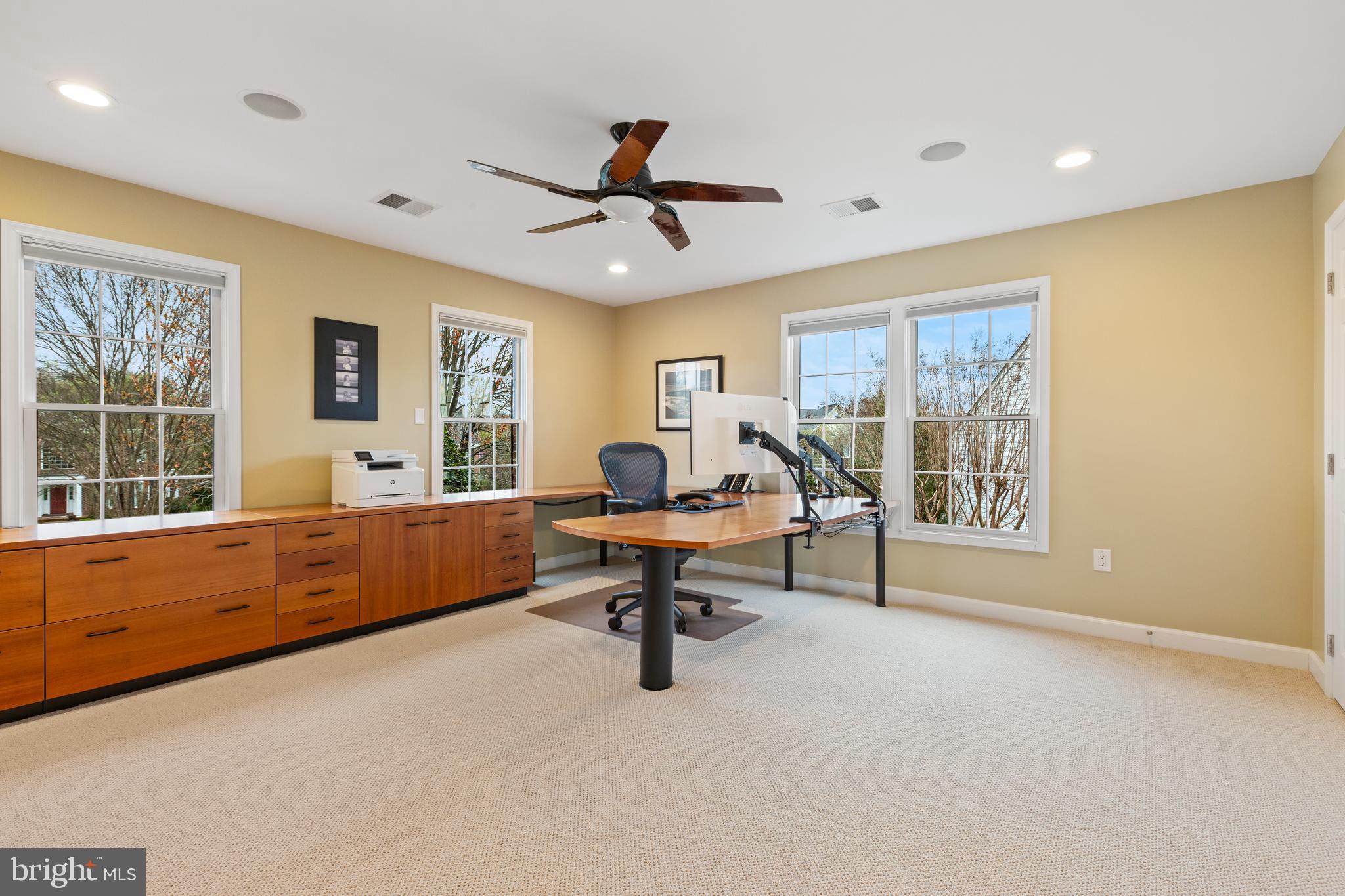 ASHBURN FARM - Residential