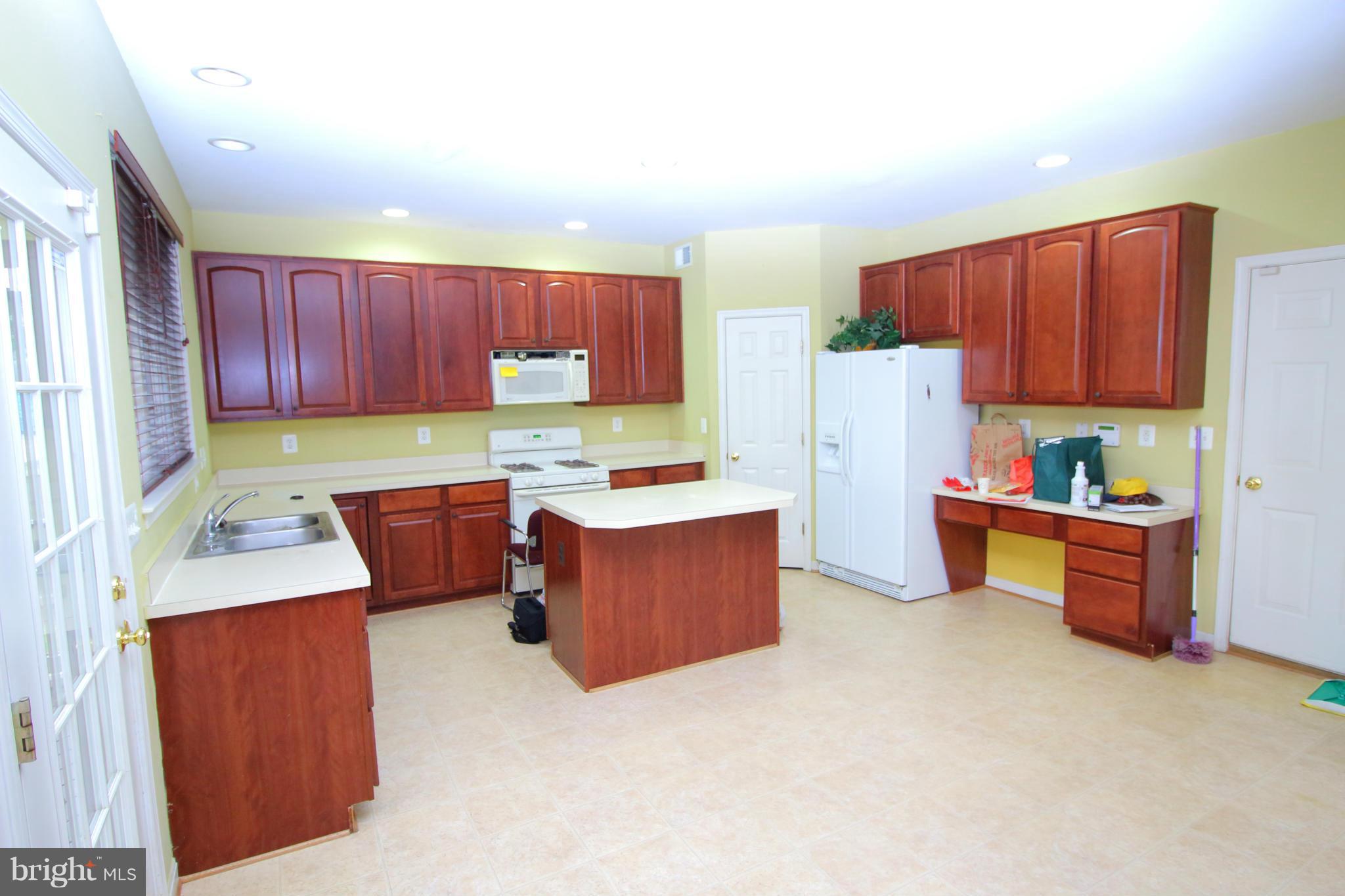 LYNNEHAVEN - Residential Lease