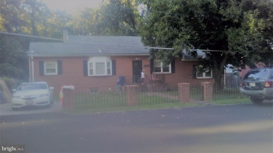 BACK ON THE MARKET@@@@T@@@ PRICE REDUCTION!!!  PET ON PROPERTY lots of space in this one. 4 bedrooms,2 full baths. huge family room  off living room  . home is in good condition, needs a little tlc.  CHECK THE COMPS,  lots of potential.  PLEASE SCHEDULE APPOINTMENTS AFTER 6:00 PM.  SELLER PREFER 24 HOUR NOTICE