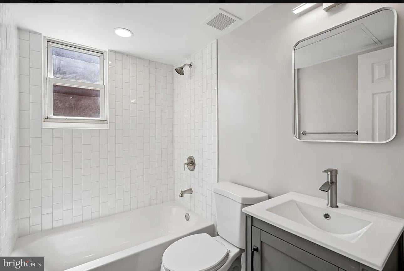 1410 YOUNG STREET SE 12