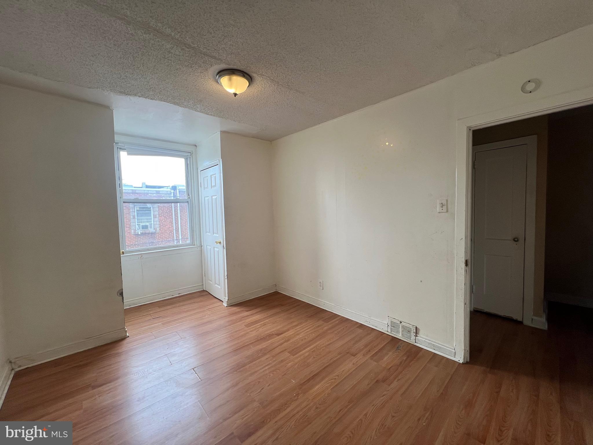 OXFORD CIRCLE - Residential