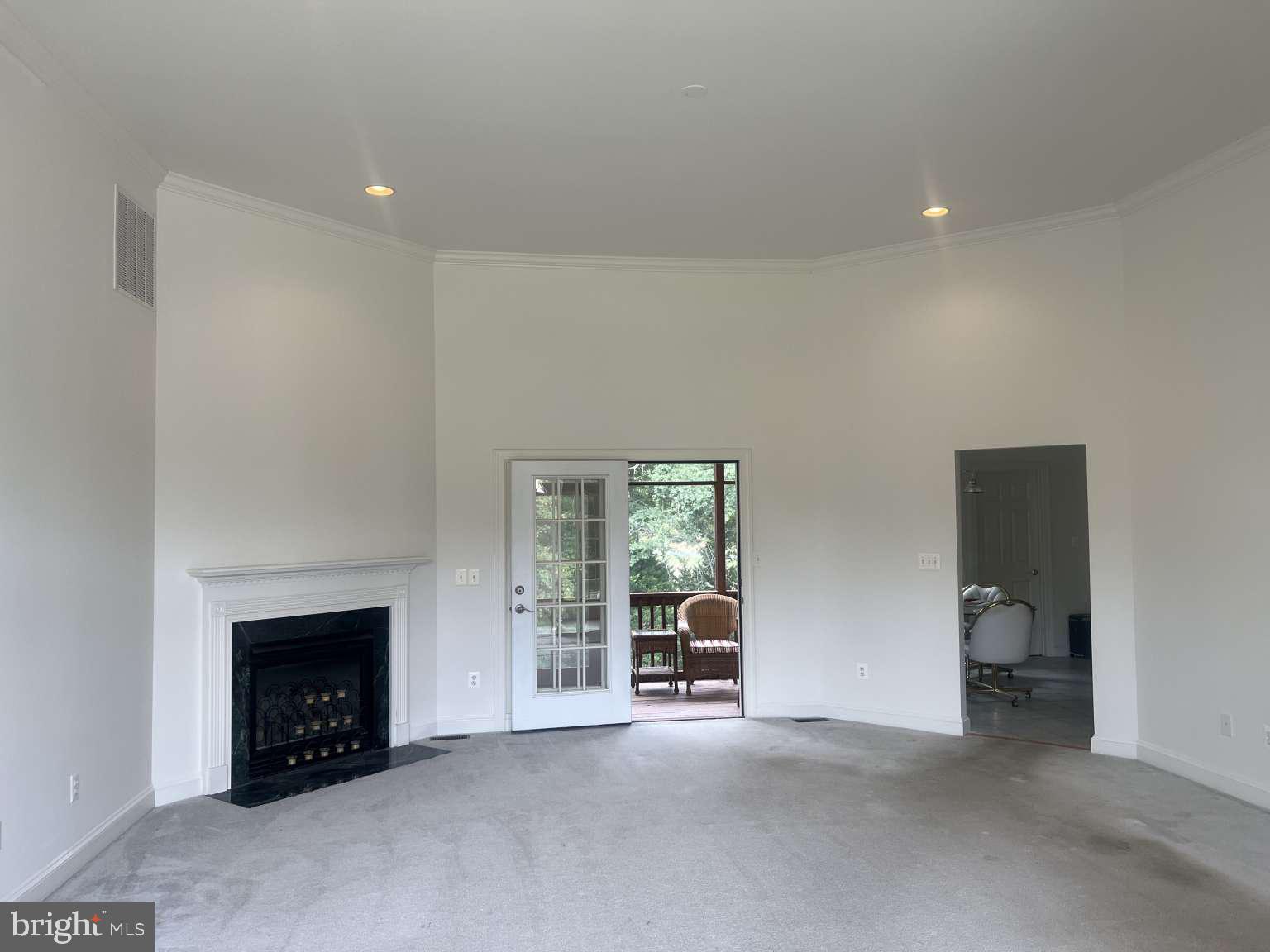 WHISPERING WOODS - Residential