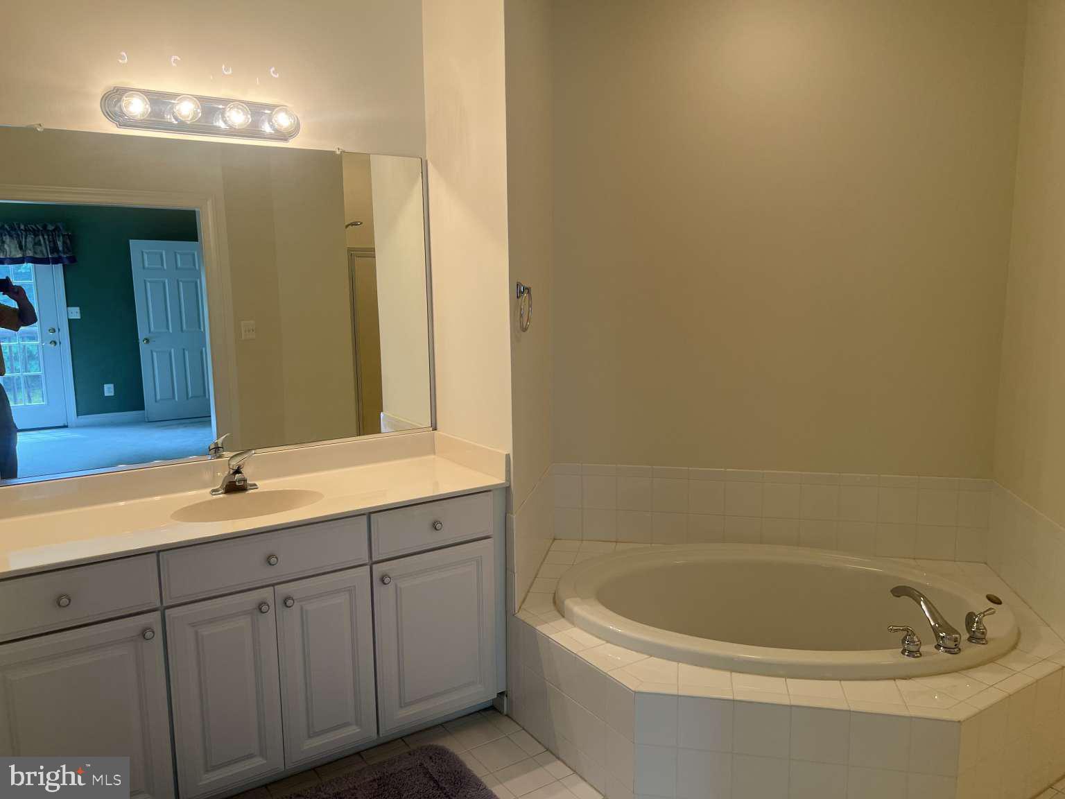 WHISPERING WOODS - Residential