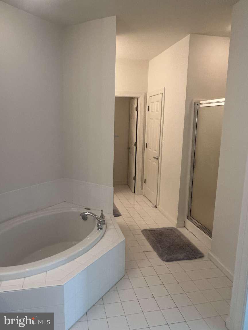 WHISPERING WOODS - Residential