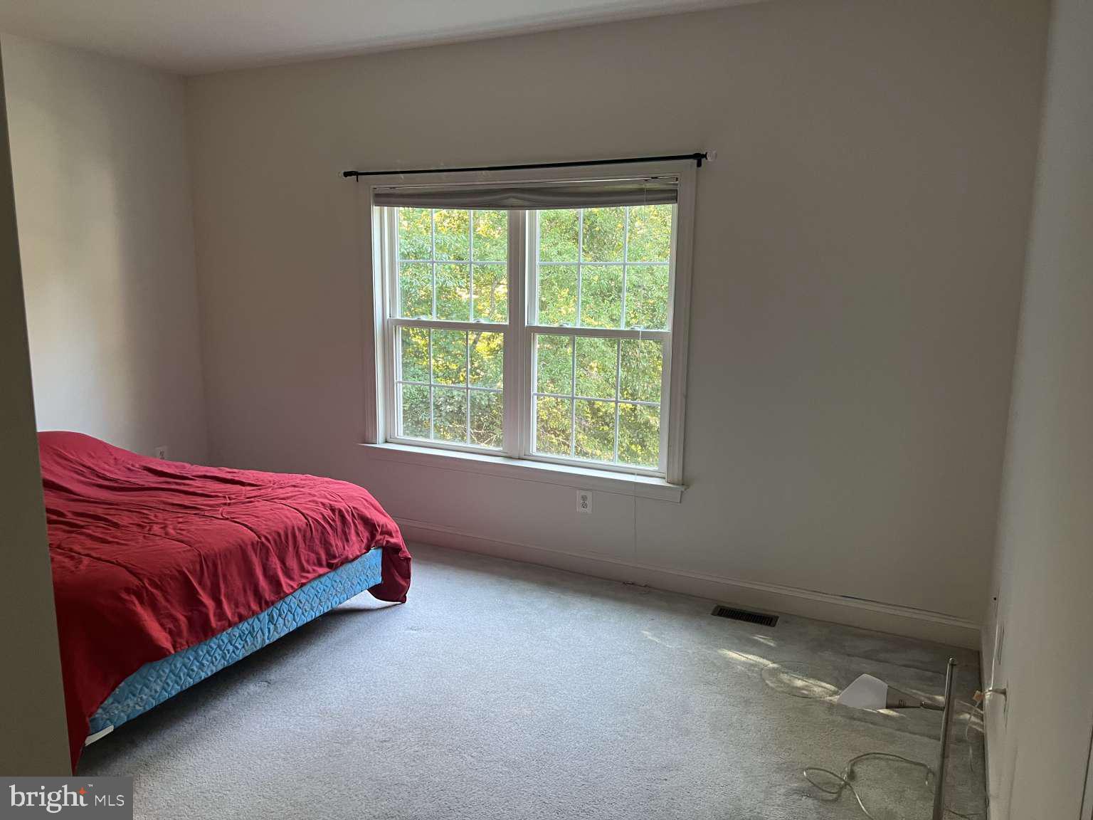 WHISPERING WOODS - Residential