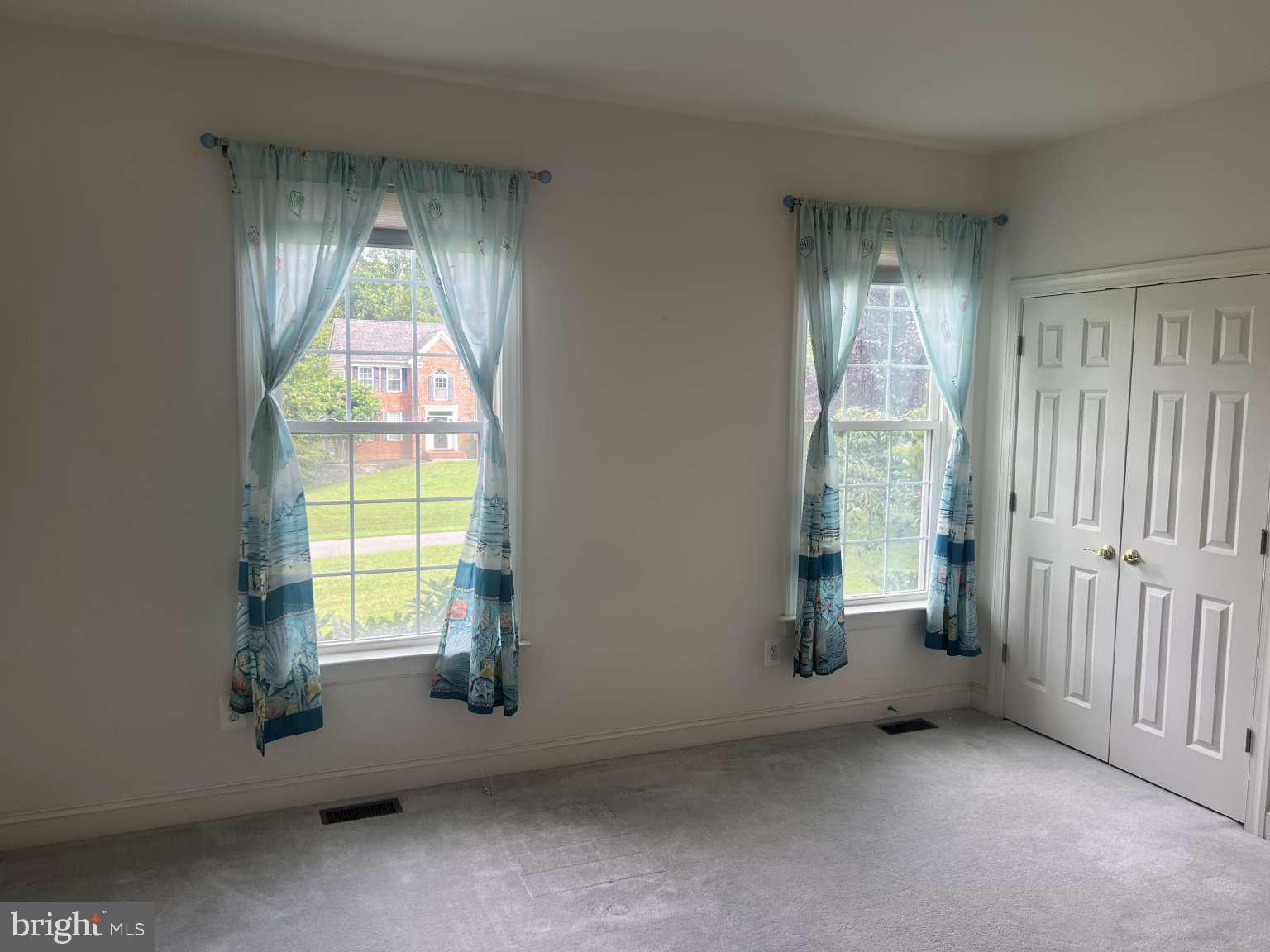 WHISPERING WOODS - Residential