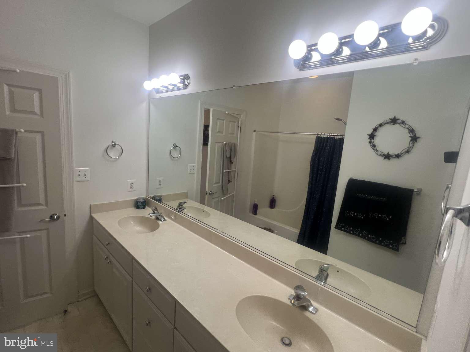 WHISPERING WOODS - Residential