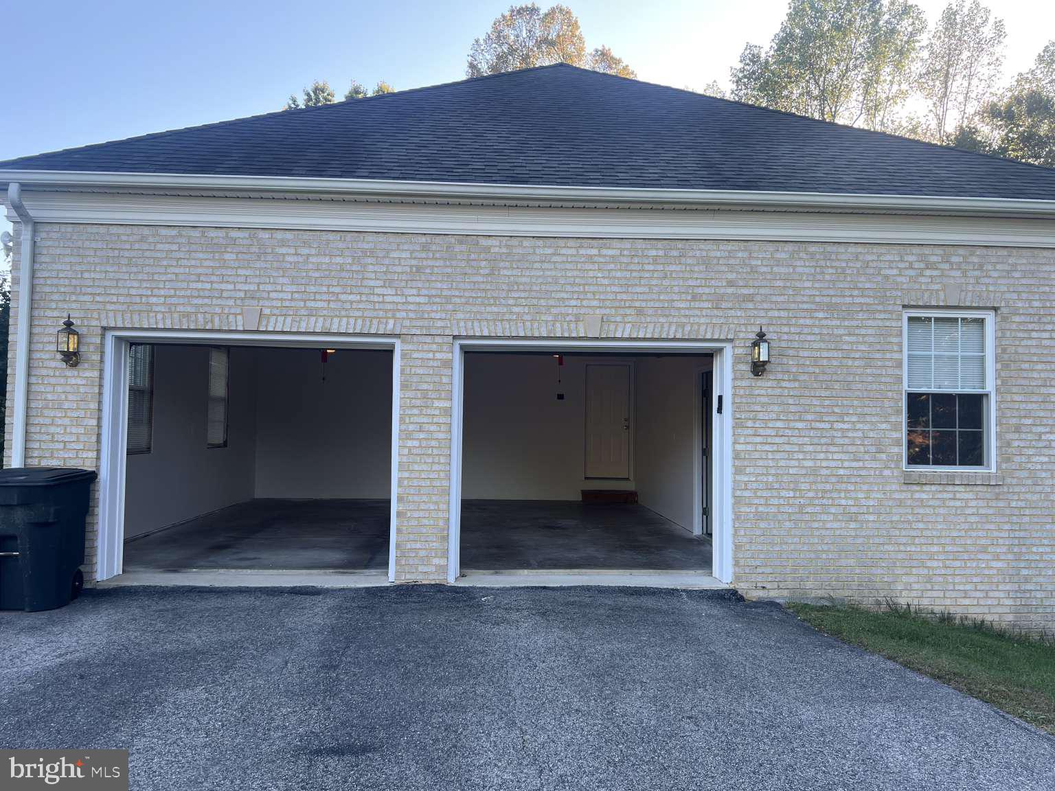 WHISPERING WOODS - Residential