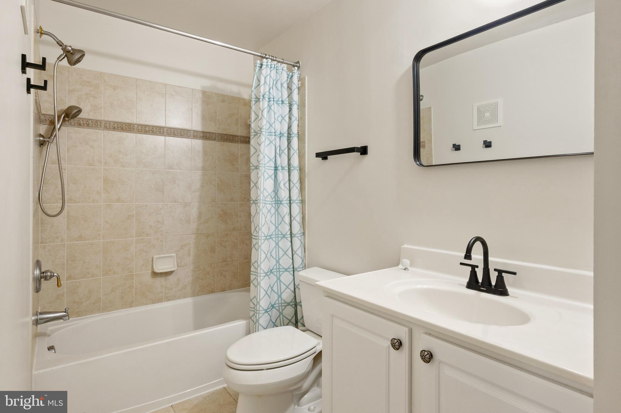 GROVETON WOODS - Residential