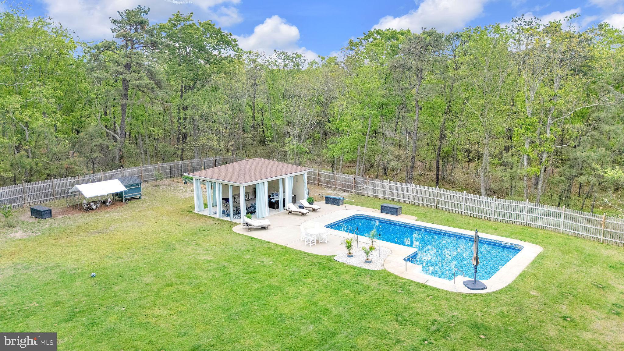 18 COUNTRY CLUB LANE
