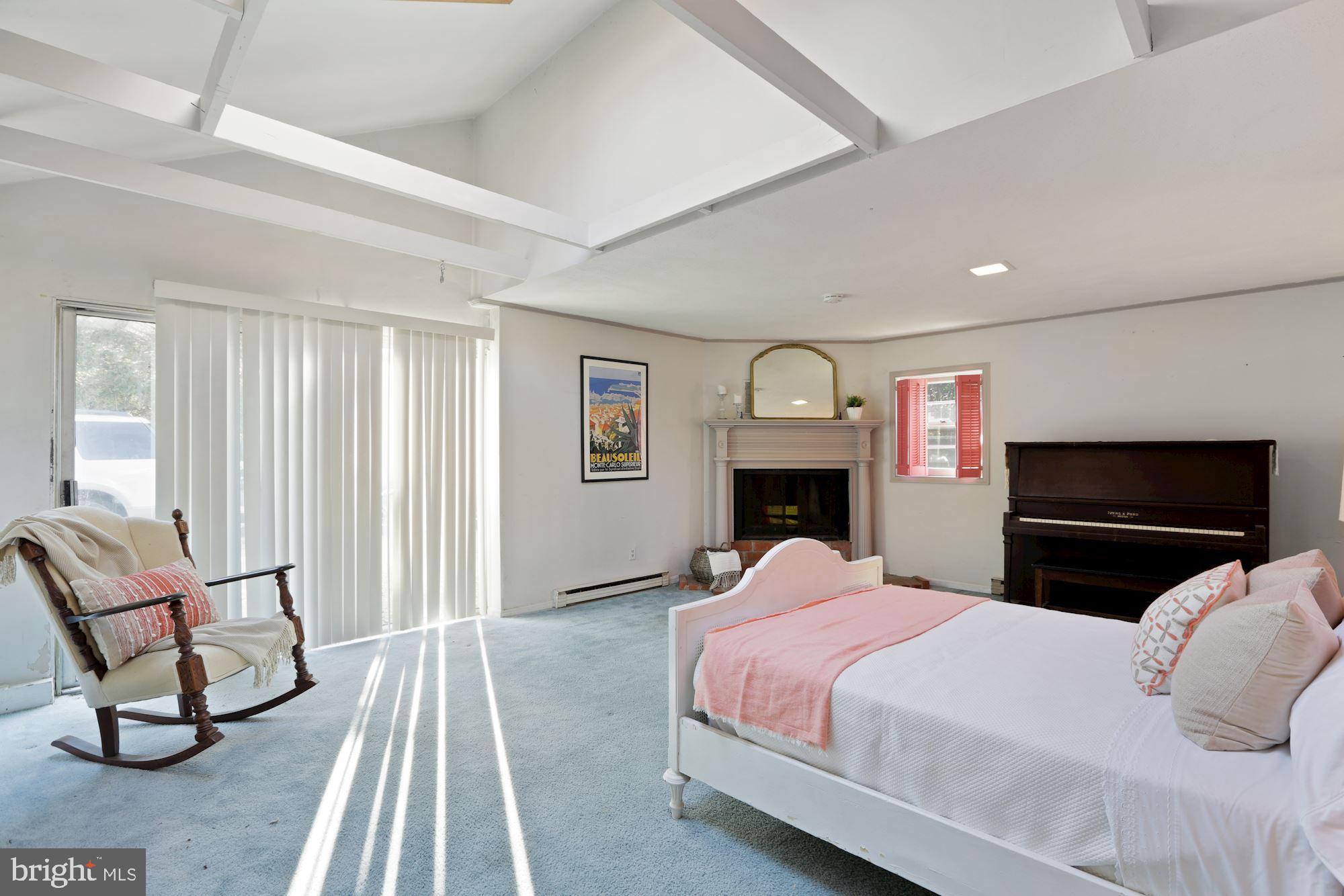 POTOMAC OUTSIDE - Residential