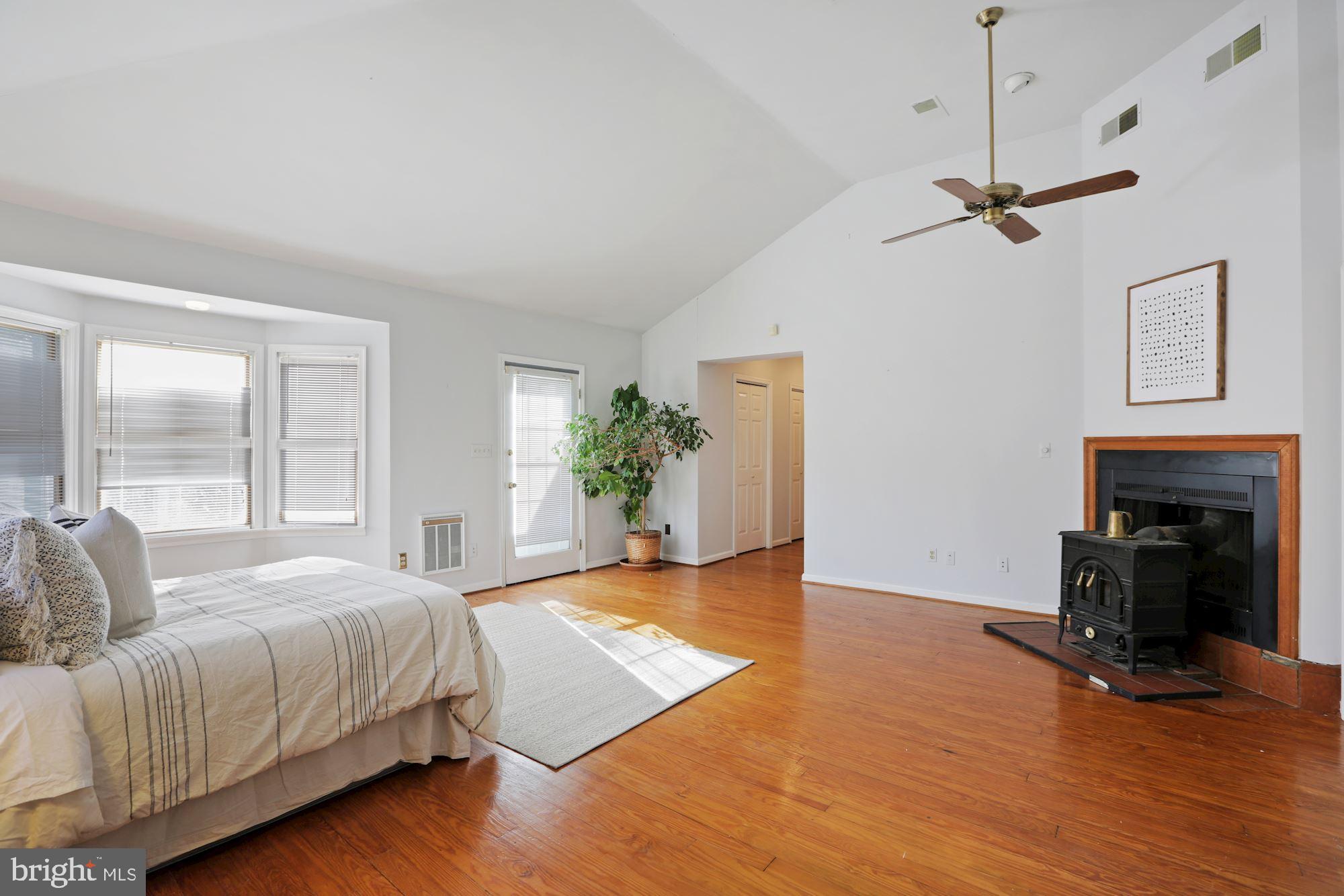 POTOMAC OUTSIDE - Residential