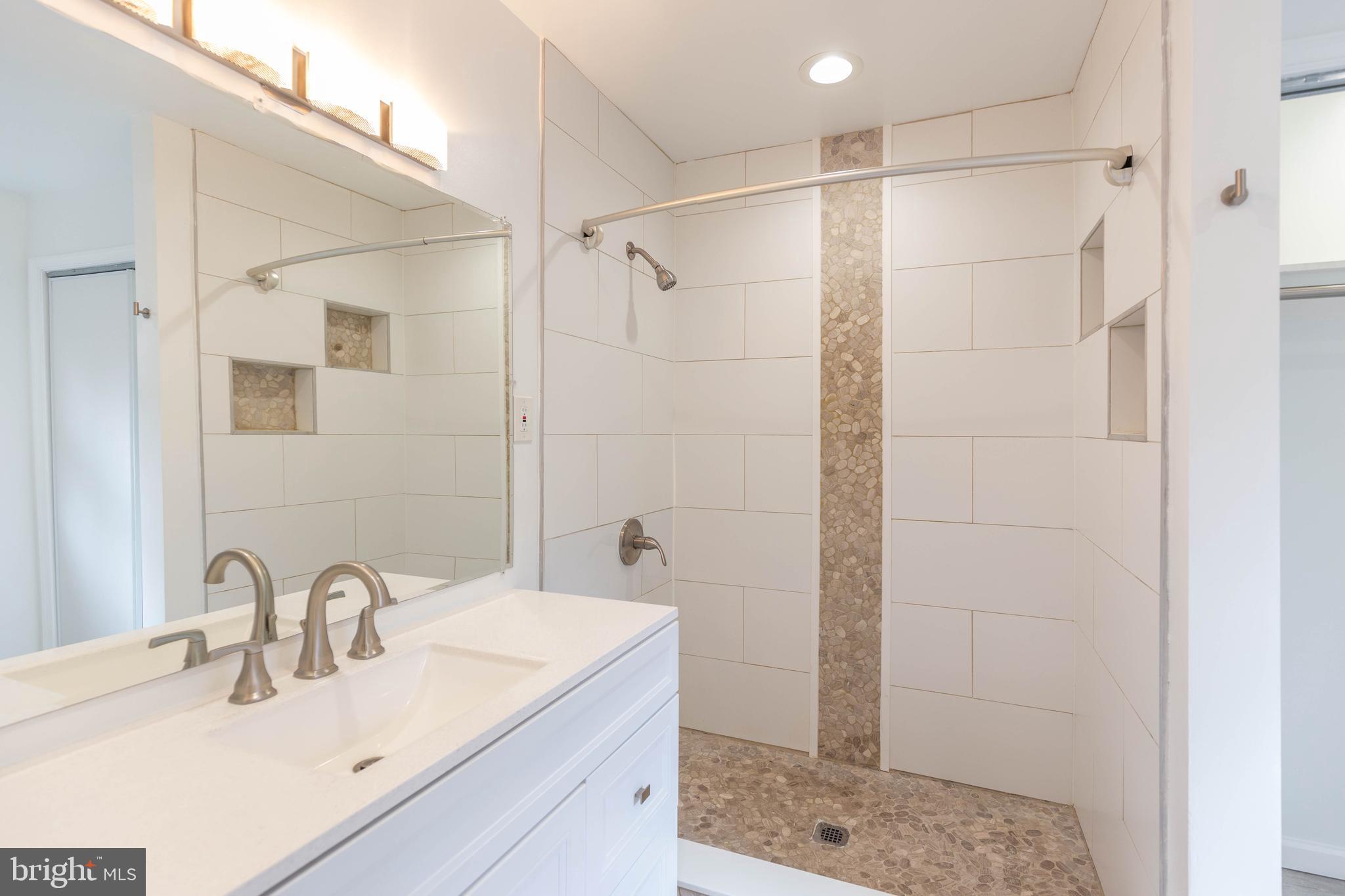 STONEHURST - Residential Lease