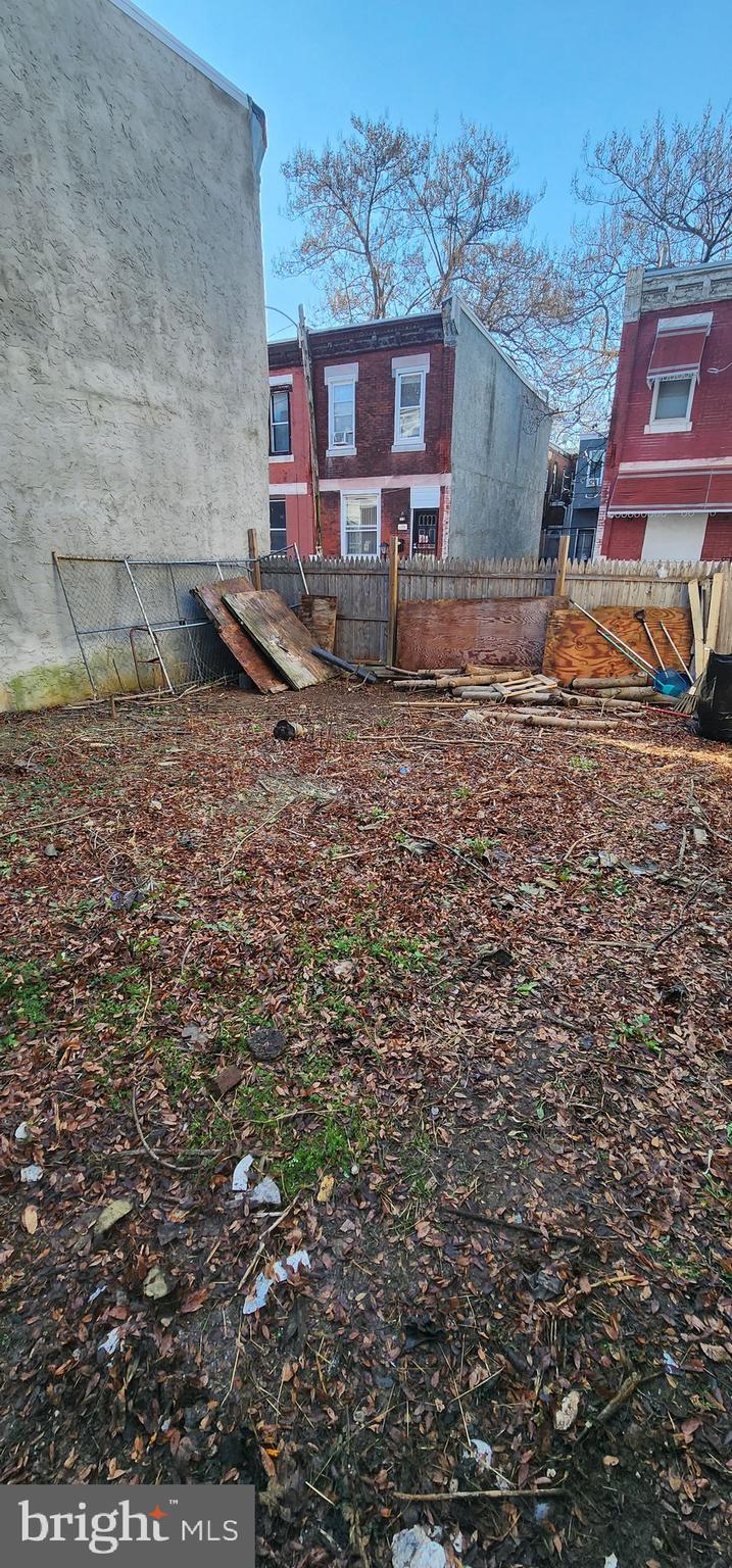 PHILADELPHIA (NORTH) - Land