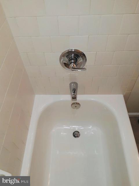 QUAIL HOLLOW - Residential Lease