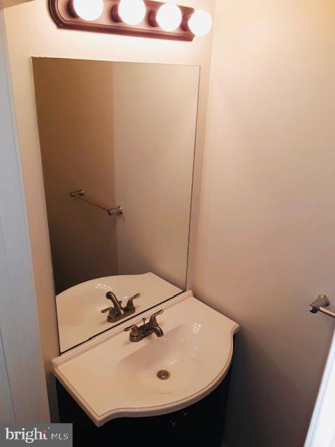 QUAIL HOLLOW - Residential Lease