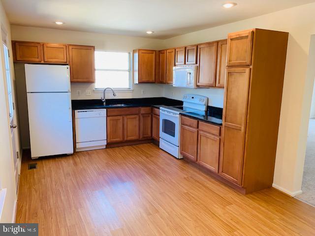 QUAIL HOLLOW - Residential Lease