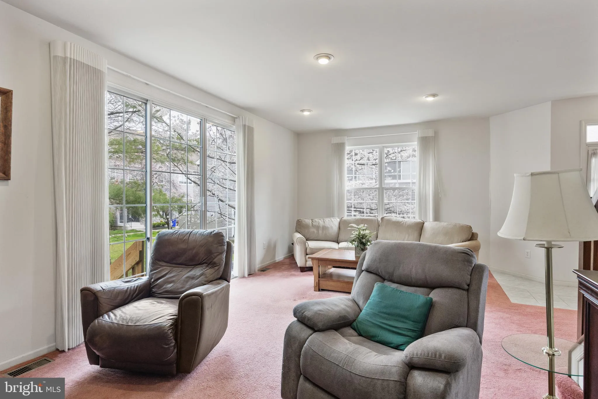 Cherry Hill, New Jersey 08003, United States, 3 Bedrooms Bedrooms, ,3 BathroomsBathrooms,Residential,Contingent,99440