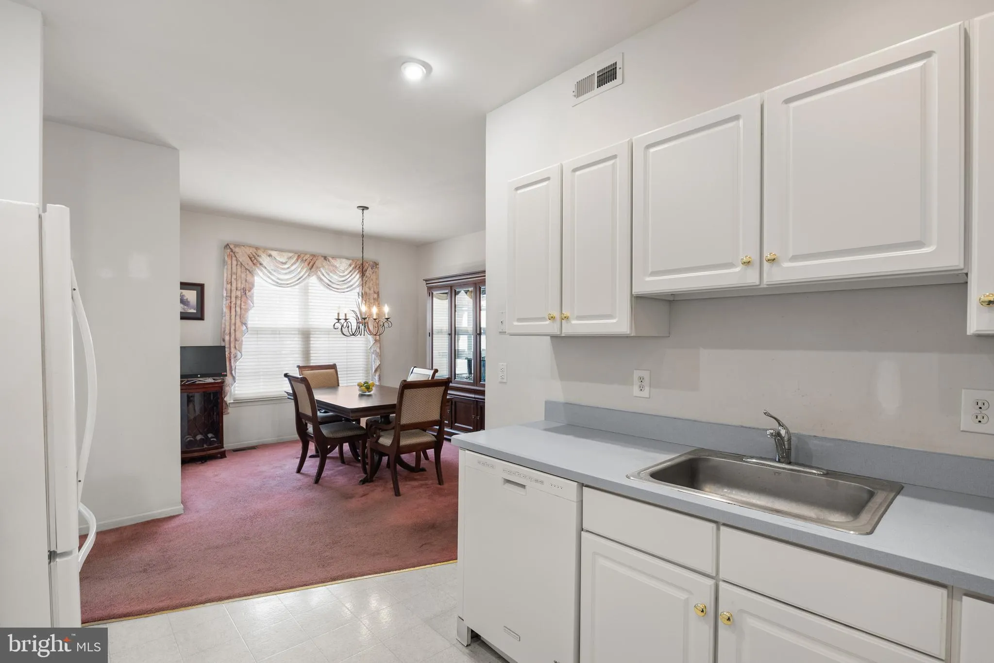 Cherry Hill, New Jersey 08003, United States, 3 Bedrooms Bedrooms, ,3 BathroomsBathrooms,Residential,Contingent,99440