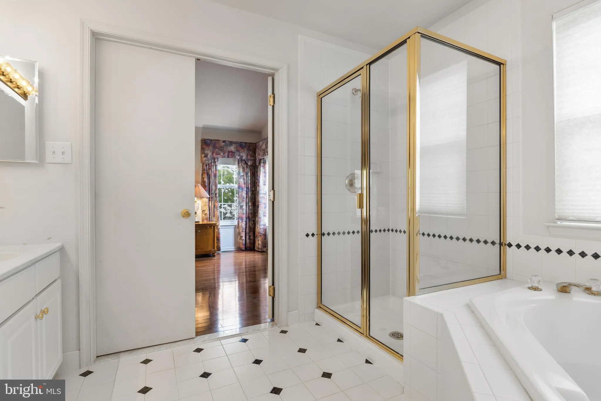 Cherry Hill, New Jersey 08003, United States, 3 Bedrooms Bedrooms, ,3 BathroomsBathrooms,Residential,Contingent,99440