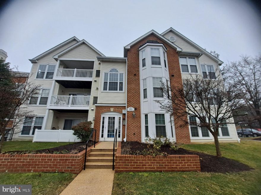 Coming Soon! Beautifully maintained condo and the much sought-after Bristol Green community.  Upon entry you will notice the gleaming hardwood floors and beautiful natural light.  The large living room is anchored by a beautiful custom fireplace.  Large kitchen with granite counter tops and plenty of cabinet space.  The owner's suite has a large walk-in closet with an en suite bath.  This home is conveniently located close to restaurants/shops and has easy access to downtown Columbia.  Don't miss this one!