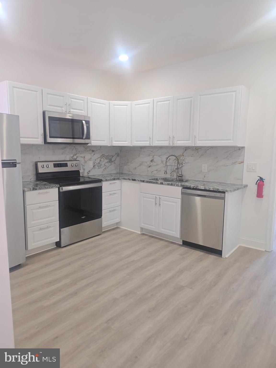 2561 N 18TH STREET 3RD FLOOR