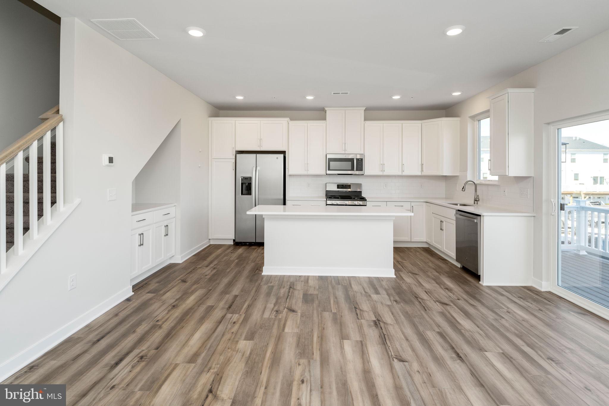 LANTERN RIDGE - Residential Lease