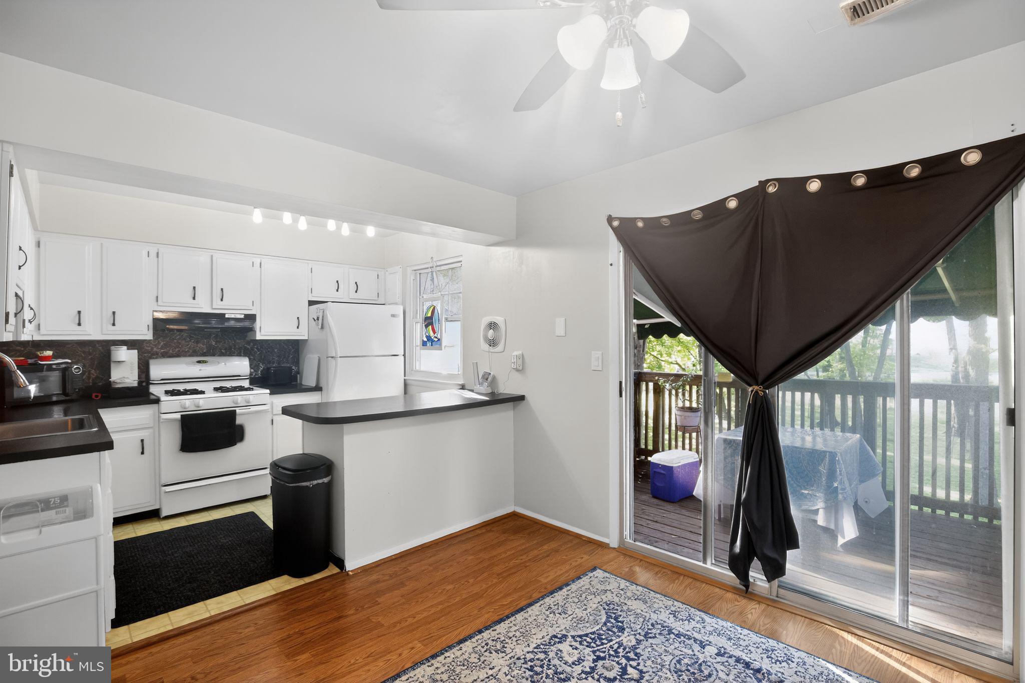 HUNTSMAN CONDO - Residential