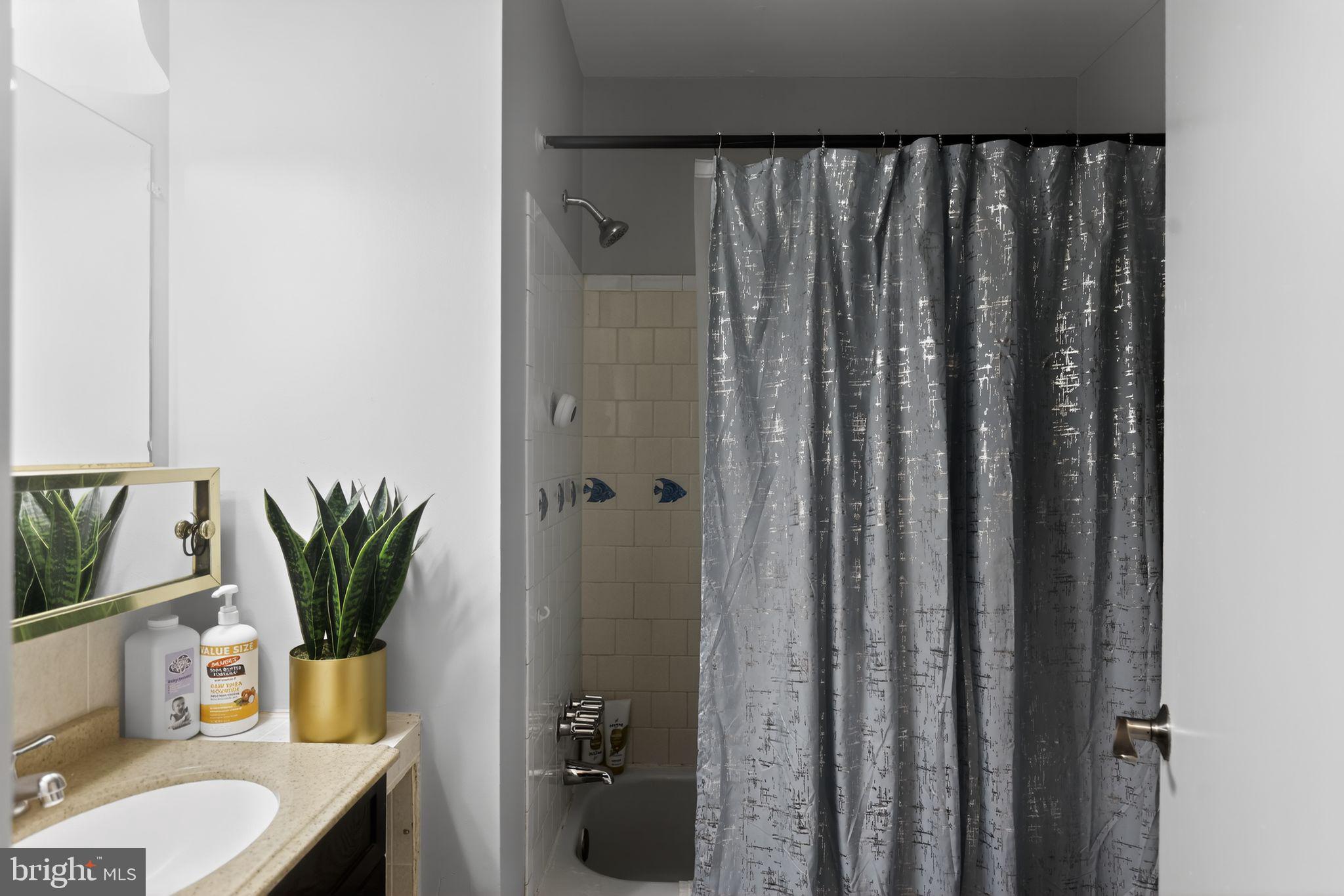 HUNTSMAN CONDO - Residential