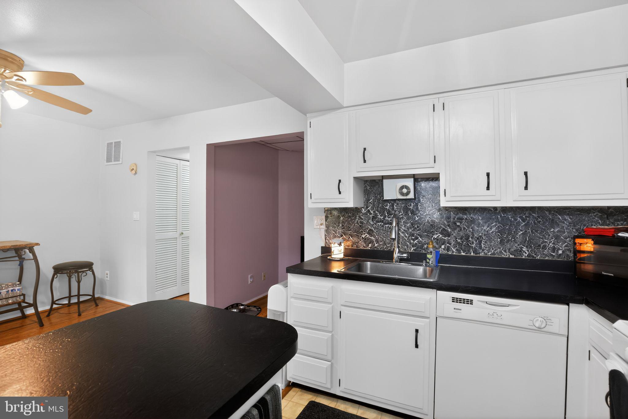 HUNTSMAN CONDO - Residential