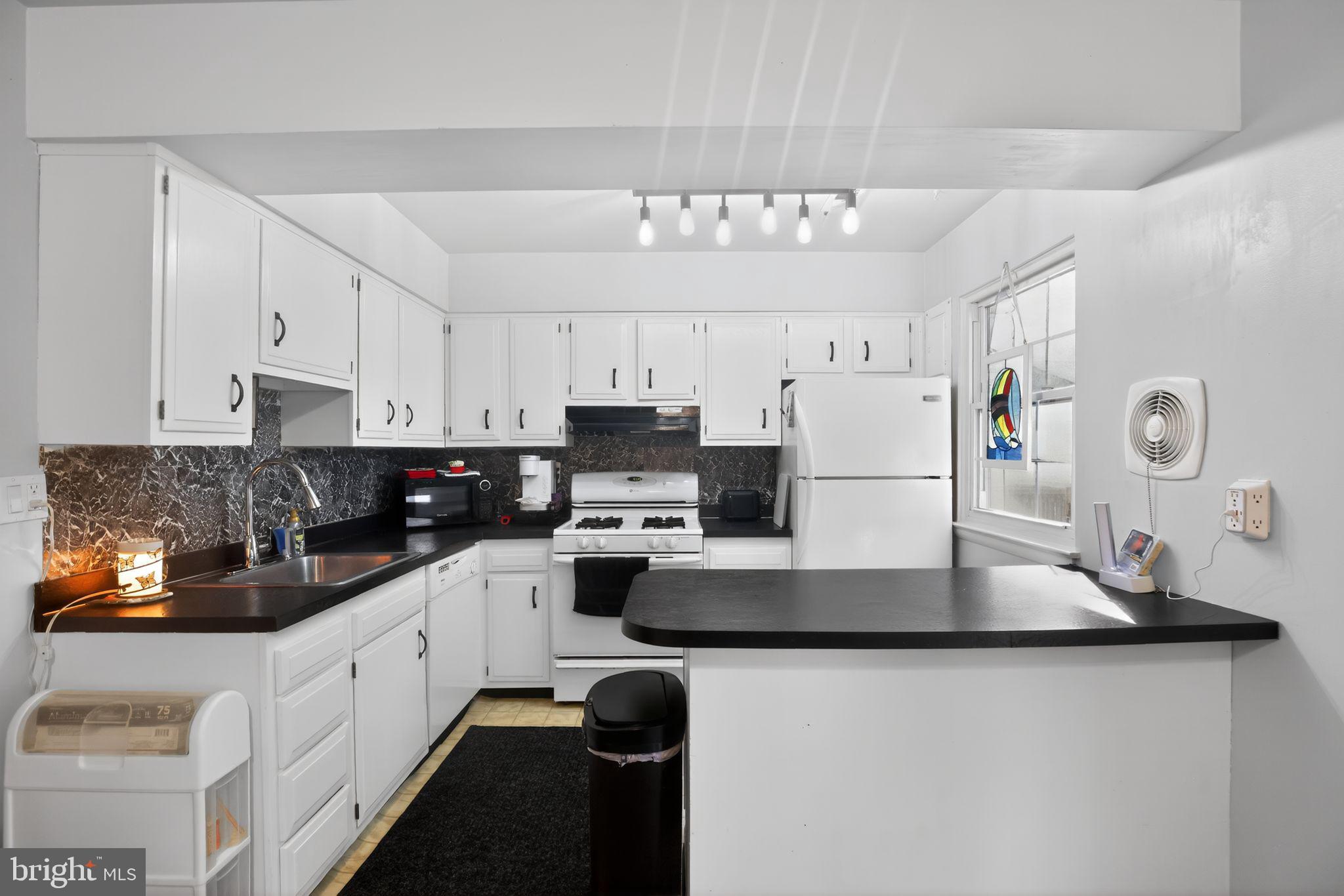 HUNTSMAN CONDO - Residential