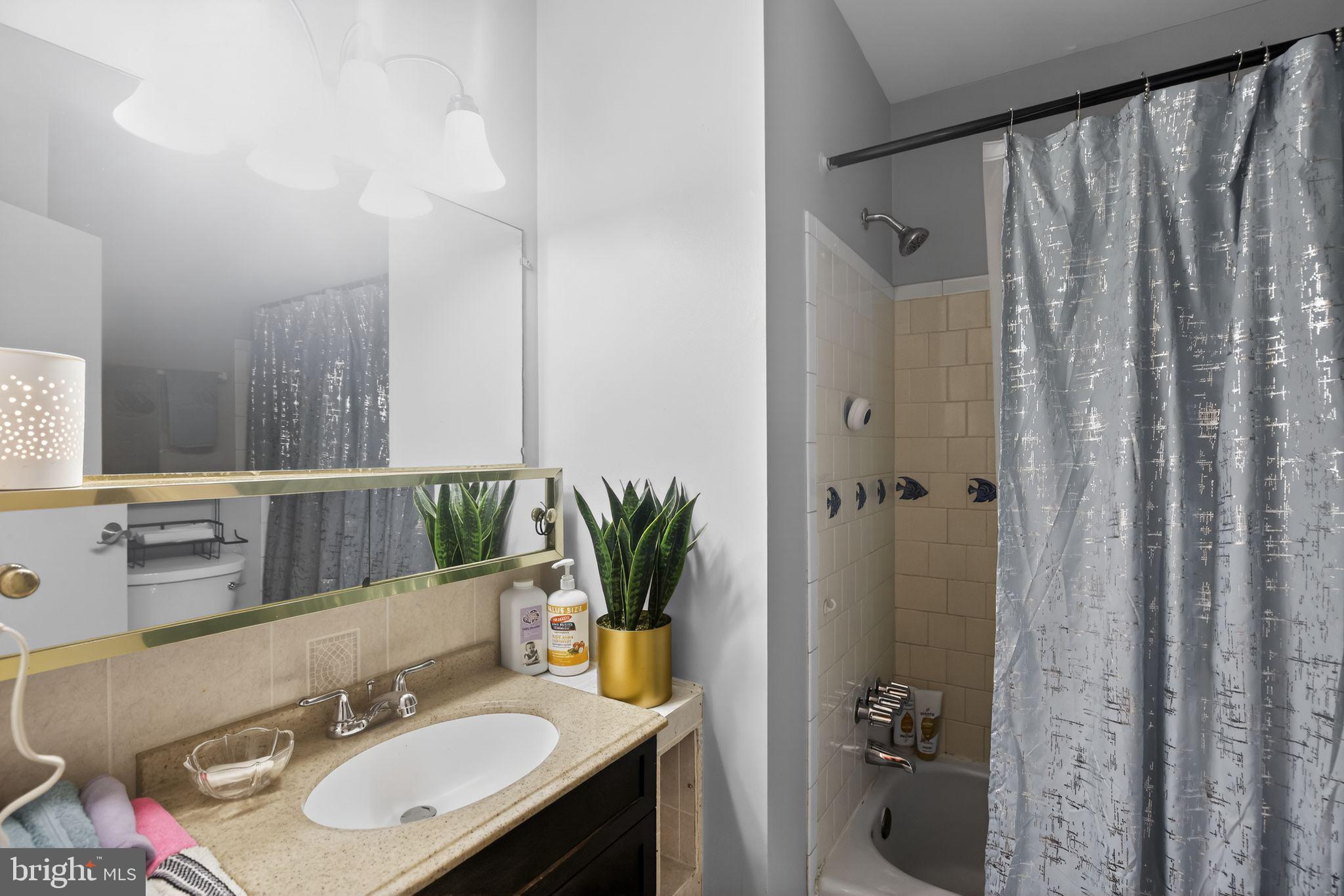 HUNTSMAN CONDO - Residential