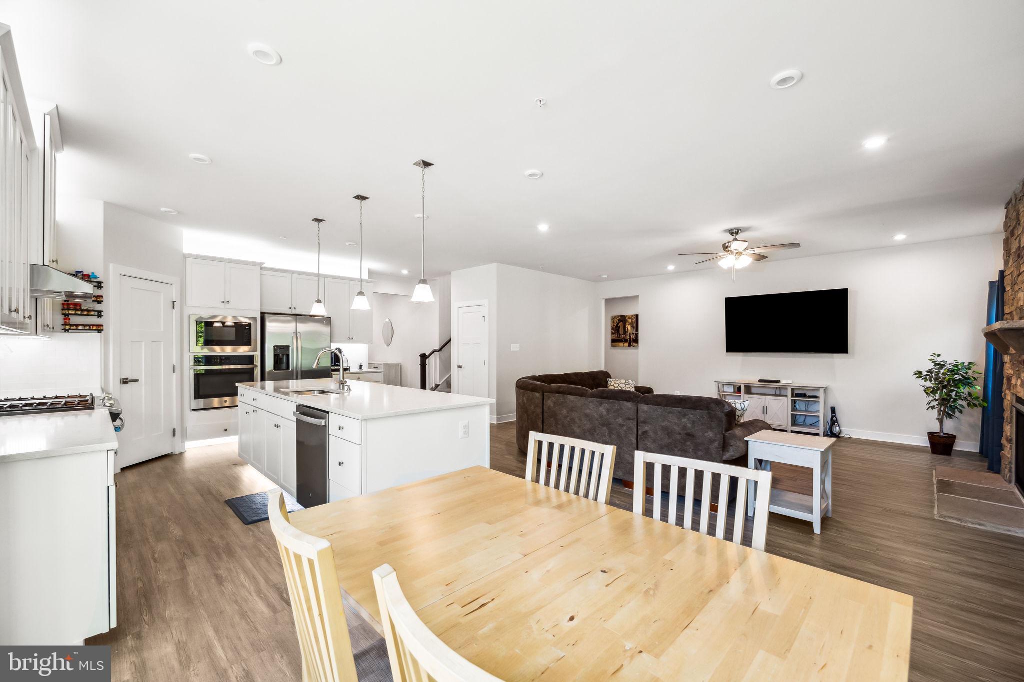 TWO RIVERS - Residential