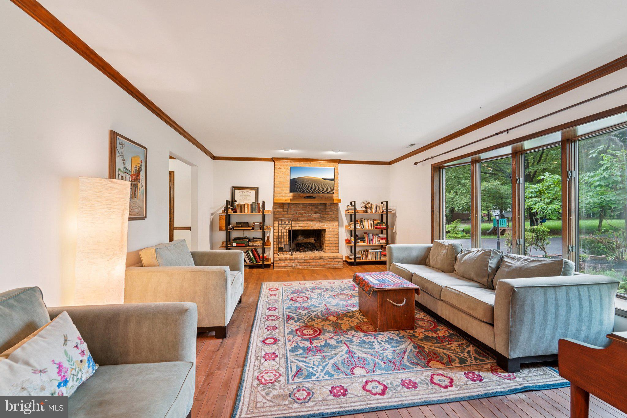 4646 LIVE OAK COURT
