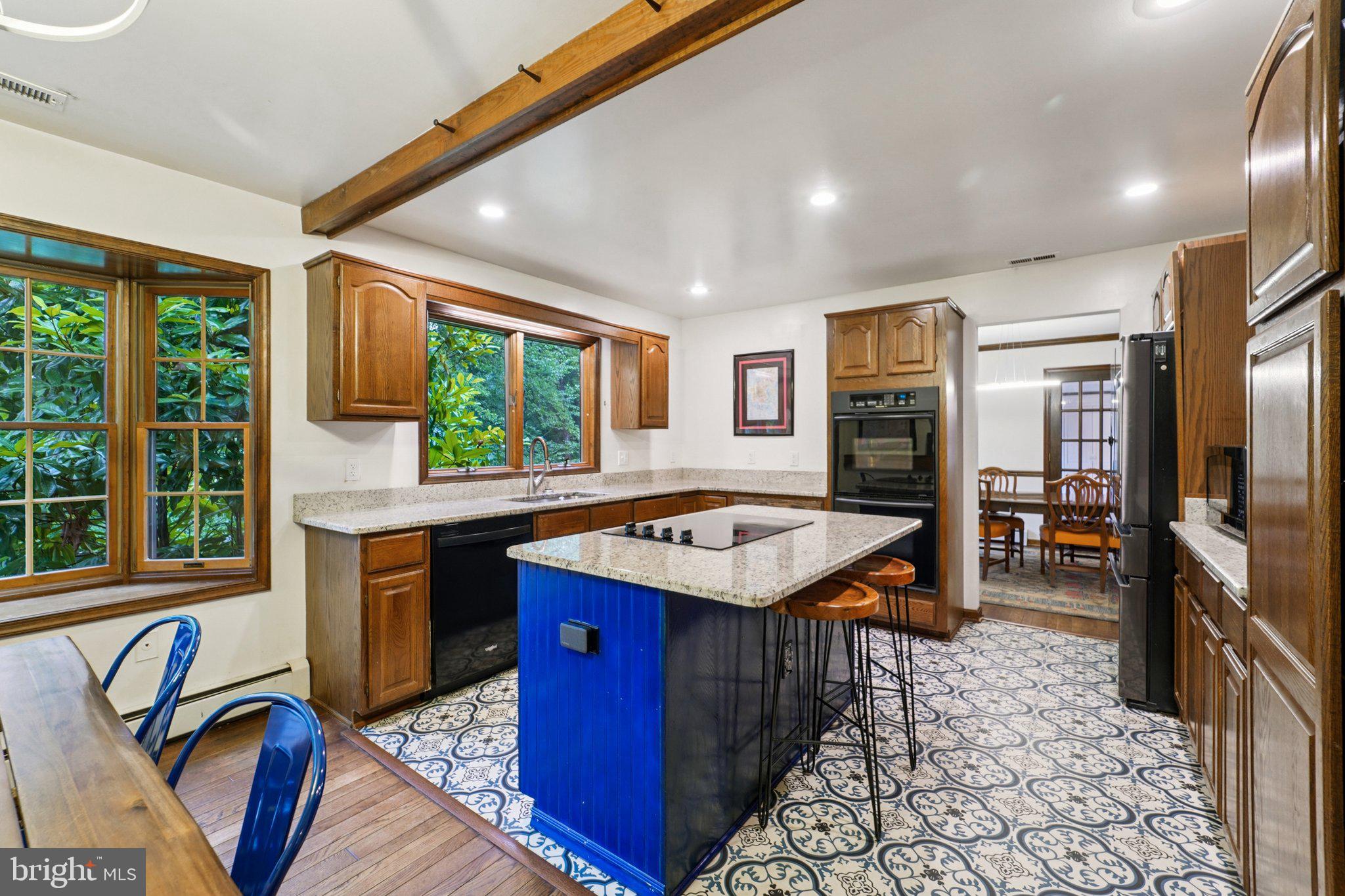 4646 LIVE OAK COURT