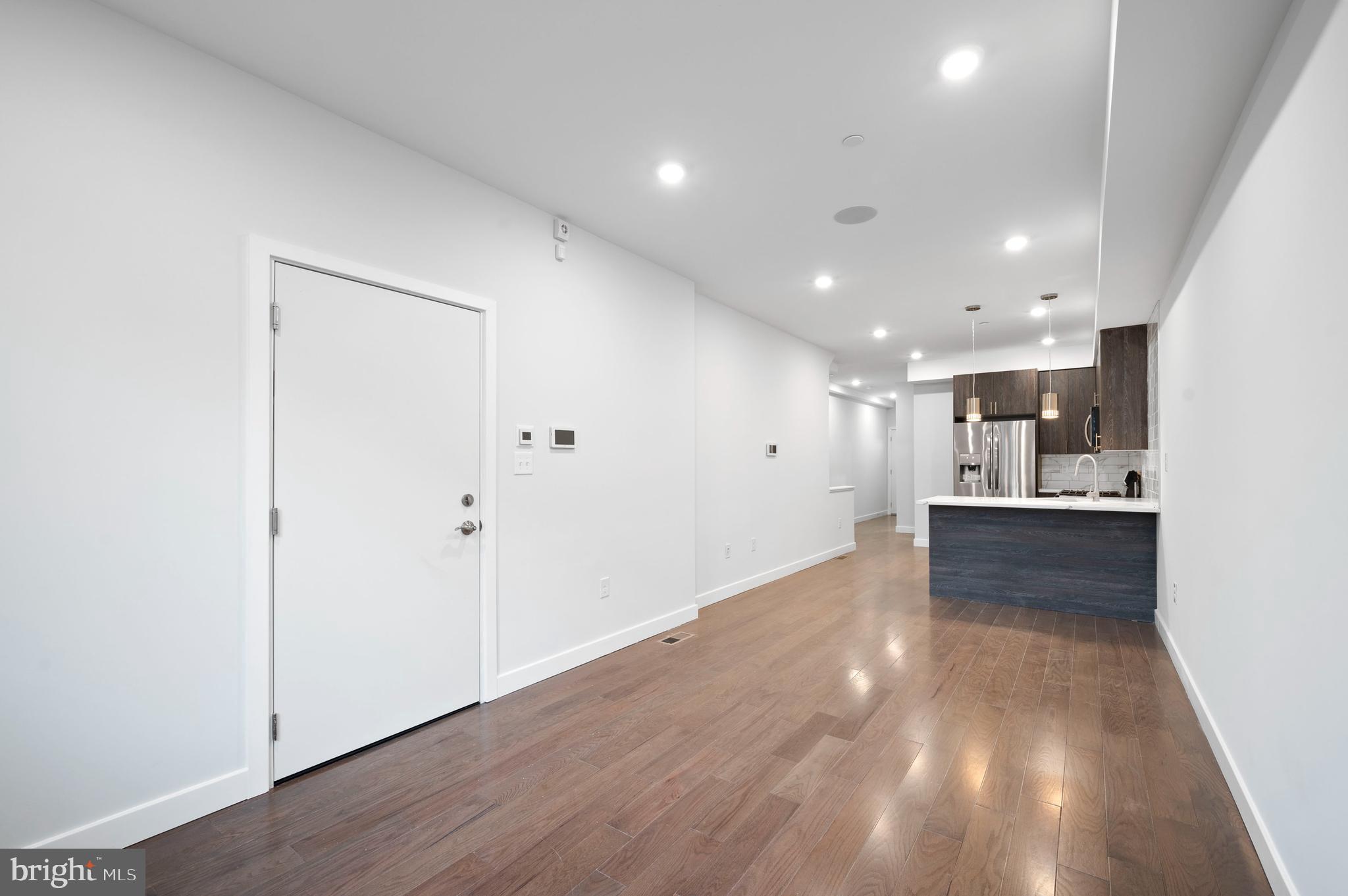 A fantastic opportunity to lease a stunning unit in this boutique 2-unit new construction building, completed in 2022. This bi-level, 3 bedroom, 3 bathroom upper unit offers a spacious layout and exclusive access to a private roof deck — perfect for relaxing, entertaining, or enjoying skyline views.
The open-concept floor plan features natural stone countertops, soft-close cabinetry, upgraded stainless steel appliances, and an in-unit washer/dryer. Step inside to a bright, inviting living space that flows into a beautifully designed kitchen complete with a large wrap-around Quartz island — ideal for casual dining and maximizing your living area.
The main level also includes a full bathroom and a generously sized bedroom with great natural light. Upstairs, you’ll find two more spacious bedrooms, including a primary suite with an en-suite bath, offering privacy and comfort.
Available 08/05/25. This is a tenant occupied unit and will require 24 hours notice minimum - 48 hours preferred.