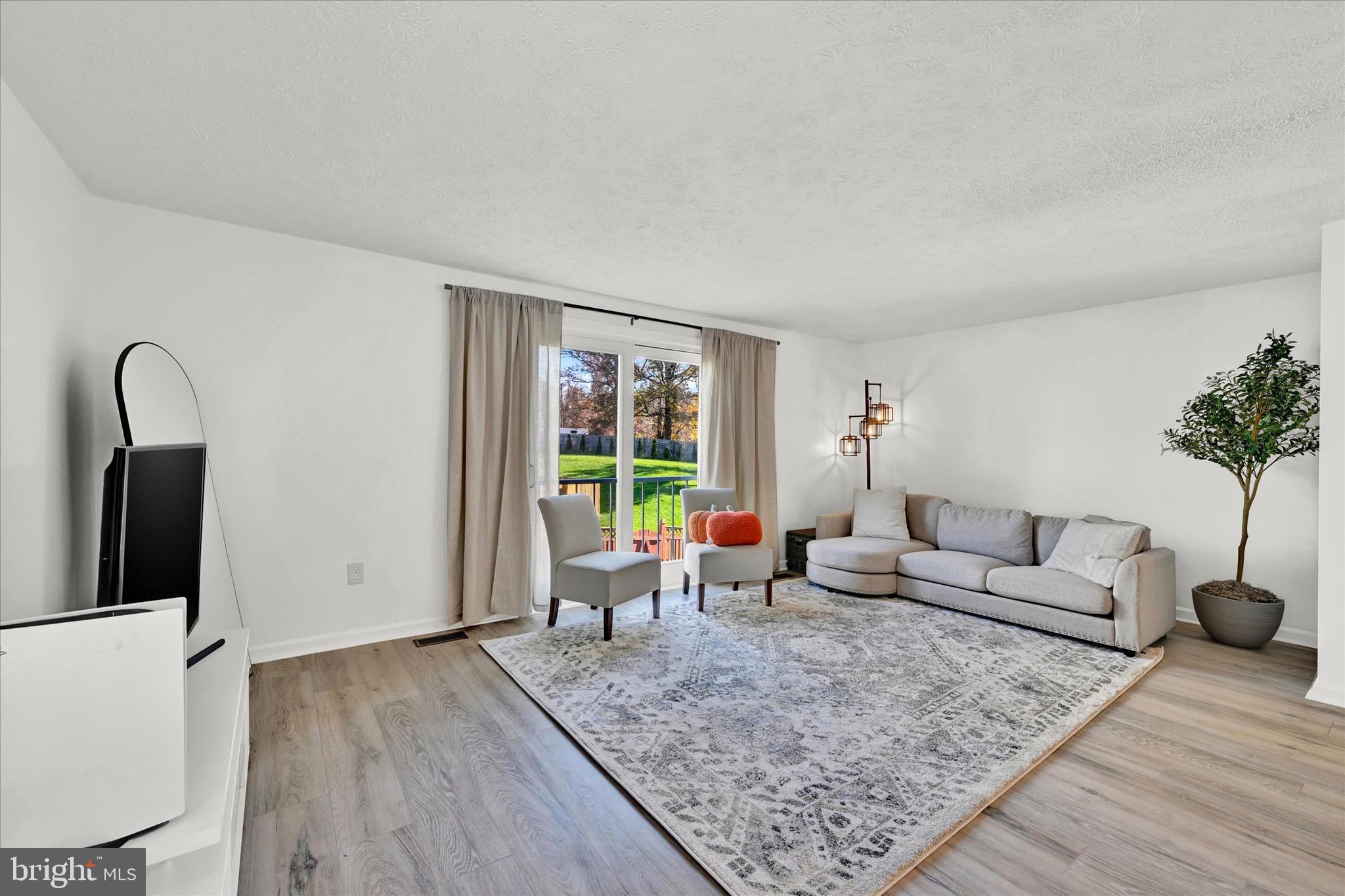 MEADOWLAND - Residential