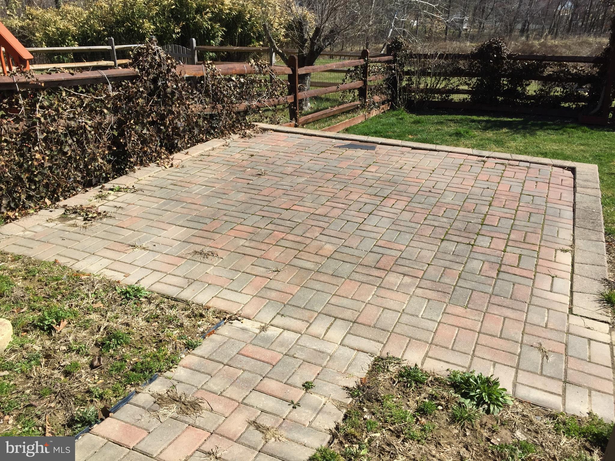 HINES ESTATES - Residential Lease