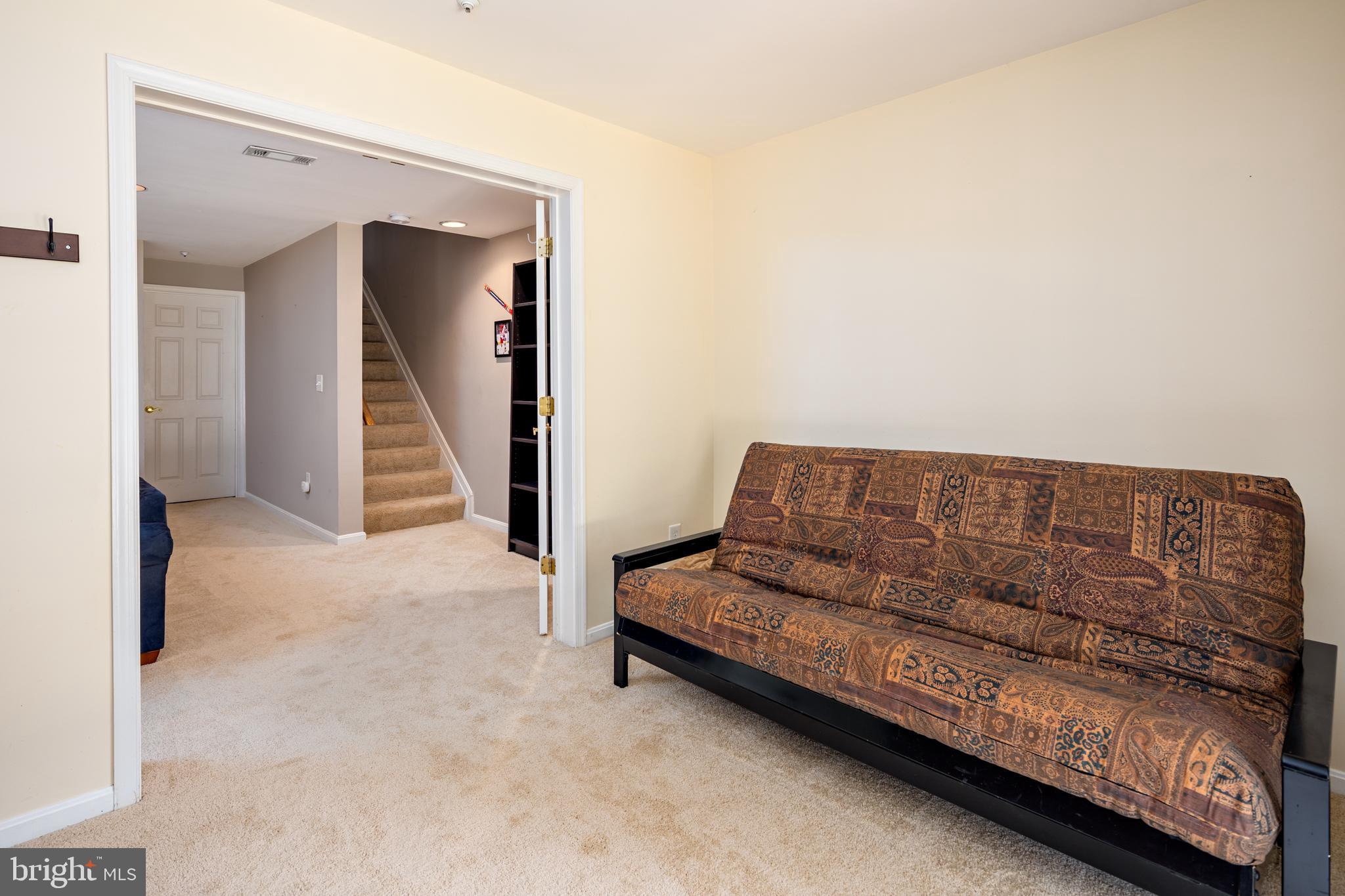 COUNTRY WALK - Residential Lease
