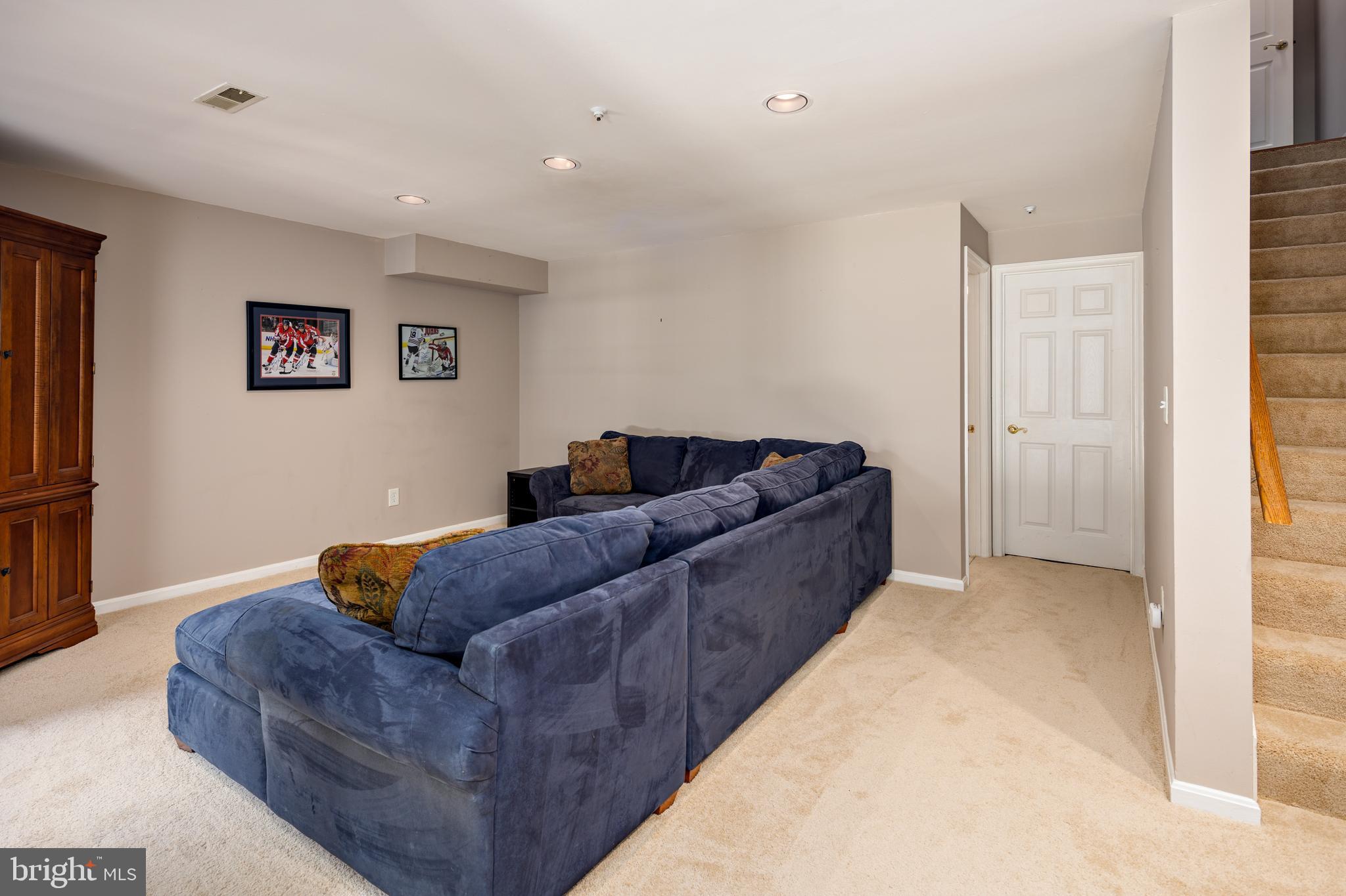 COUNTRY WALK - Residential Lease