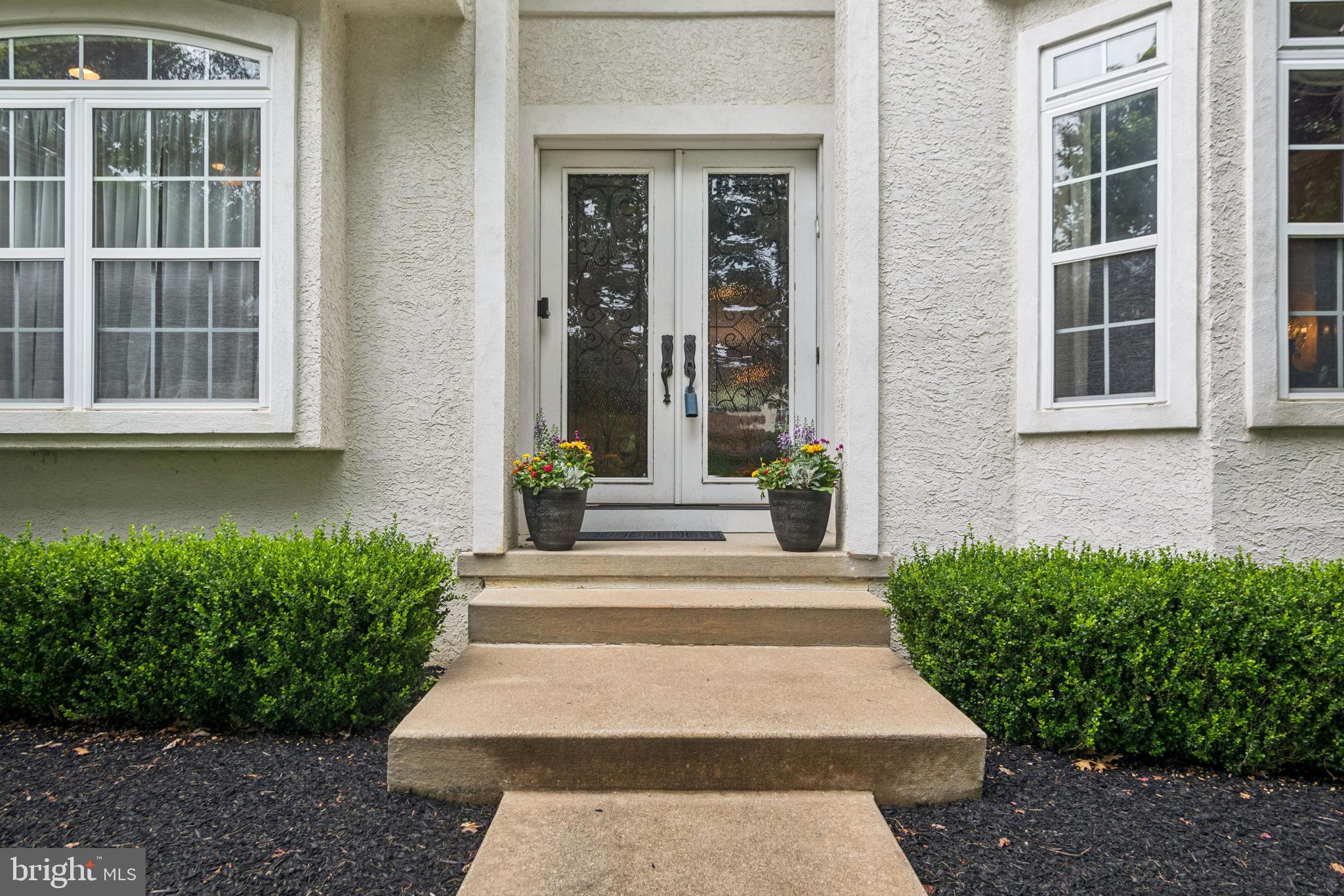 2 EQUESTRIAN LANE